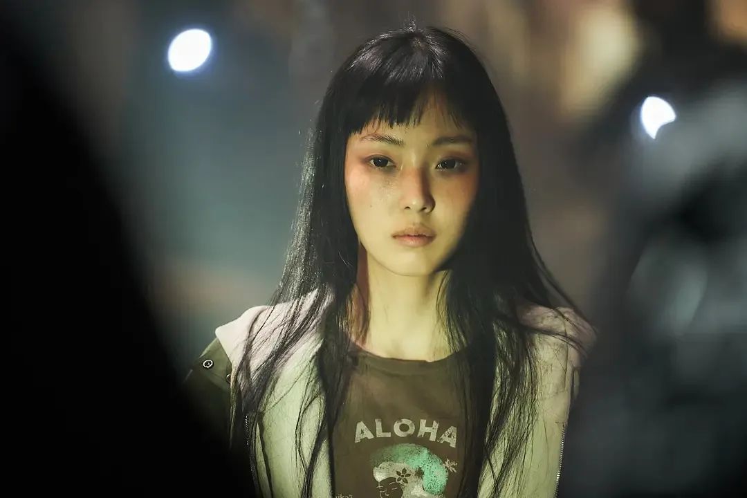 网飞惊悚新片《寄生兽：灰色部队》，4月5日一次性放出全集，这预告杀疯了！