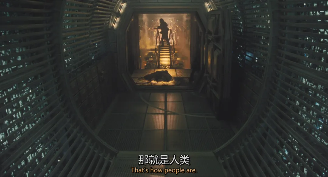 这部韩国伪科幻片突出了末日危机下的丑陋人性，底层人吃蟑螂，上层人吃牛排！