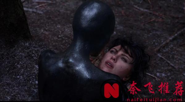 寡姐最大胆的演出，这部烂番茄84%却毁誉参半的cult片《皮囊之下/皮下之慌/肌肤之侵》让人不寒而栗