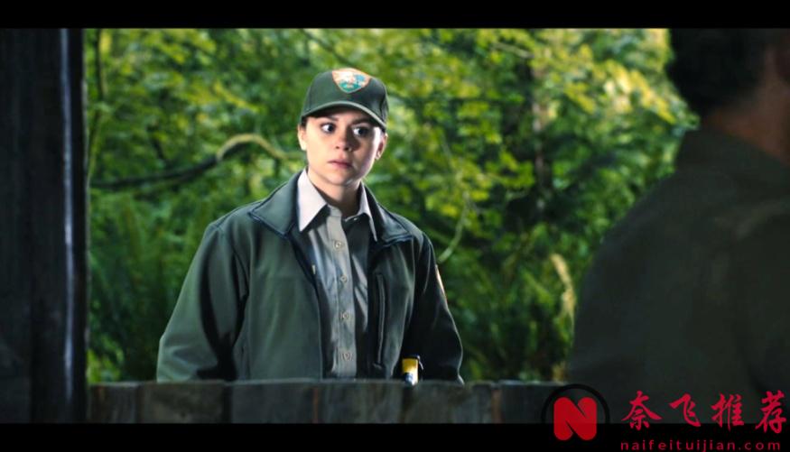 Netflix又炸出一部懸疑新劇《荒境狂途》！攀巖的時候被掉落的屍體砸中...