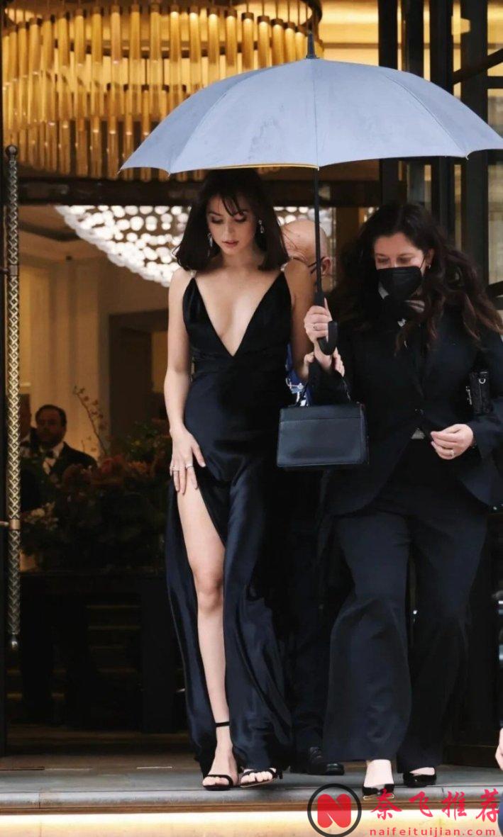 《安娜·德·阿瑪斯/安娜·西利亞·德·阿瑪斯·卡索》為藝術獻身之作,糜爛的青春,好看又養眼