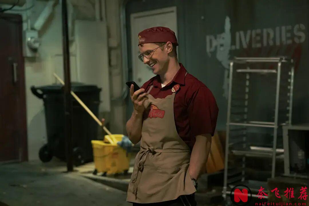 毫无下限,这部R级神剧《和平使者》第二季第一集就敢上尺度