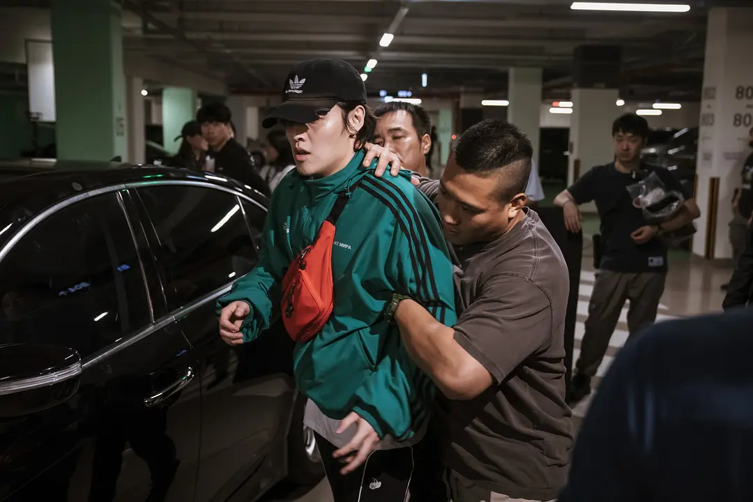 全員狂飆!韓國最新犯罪片《野黨/黑白線人》,300萬人狂刷還嫌不夠爽