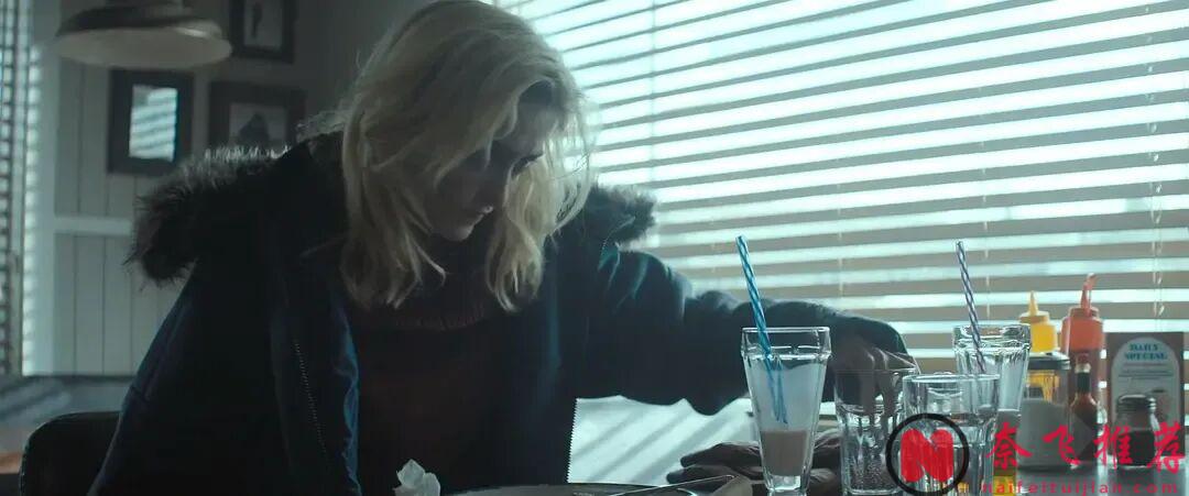 第一集就够上头,Apple TV+这部「空难+囚犯转运」题材新剧《失序边缘/冰封边狱》太过瘾了