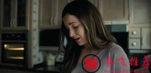 西班牙悬疑片《寡妇游戏》:真实黑寡妇案件改编,温柔皮囊之下,藏着极致的人性算计