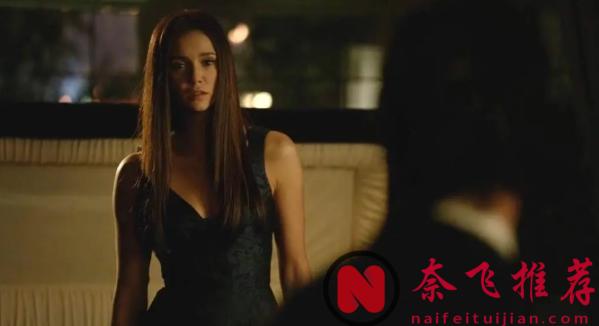 這位保加利亞美人《妮娜·杜波夫/多佈雷夫》,憑一人分飾兩角征服全球觀眾