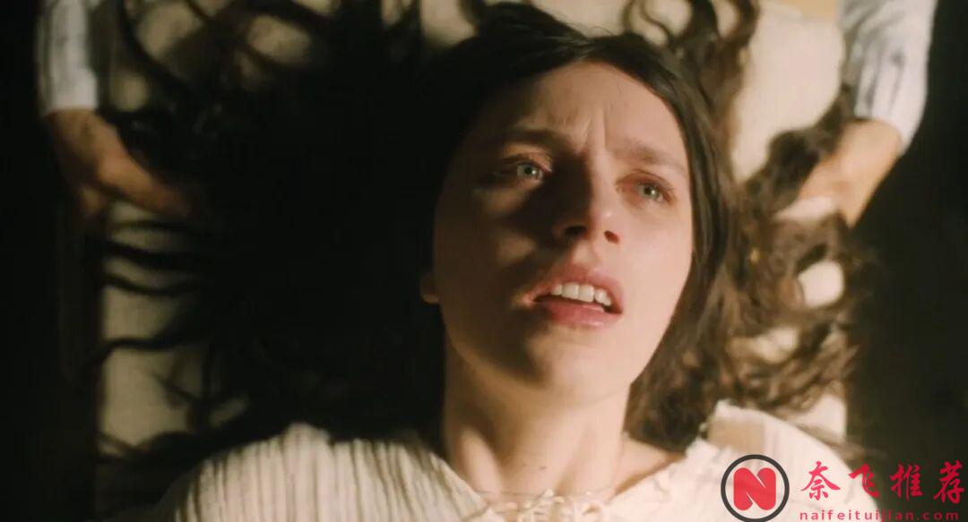 这部限制级电影《凶兆前传/第一凶兆 /天魔:恶之初》,才是童年阴影,关系混乱却看得发麻