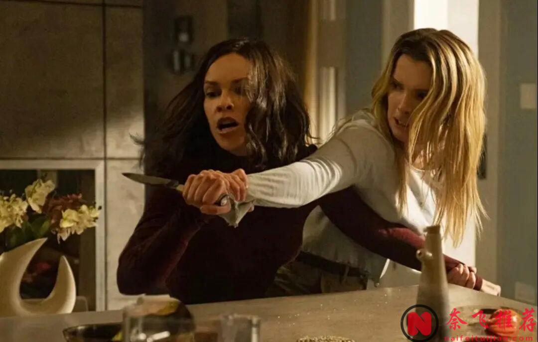 川普怒噴、全網禁播片《狩獵/獵逃生死戰/惡獵遊戲》:女主角乾淨利落的反殺,讓你腎上腺素飆升!