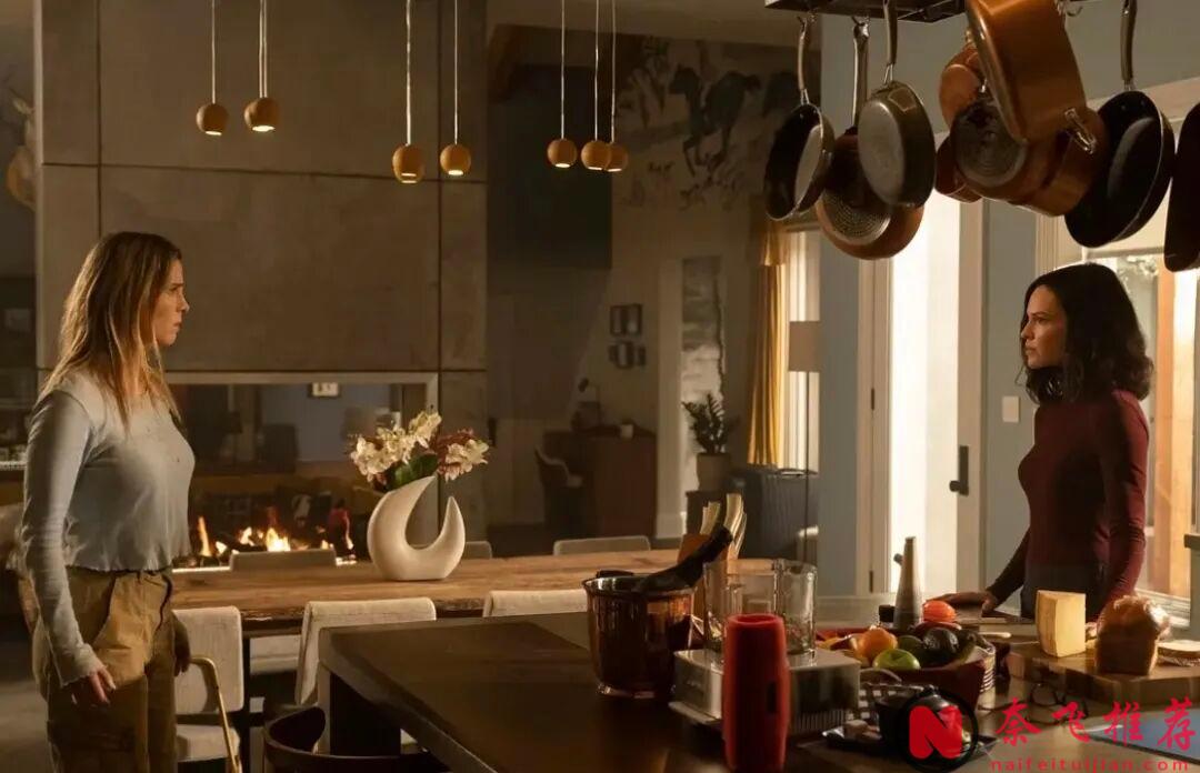 川普怒噴、全網禁播片《狩獵/獵逃生死戰/惡獵遊戲》:女主角乾淨利落的反殺,讓你腎上腺素飆升!