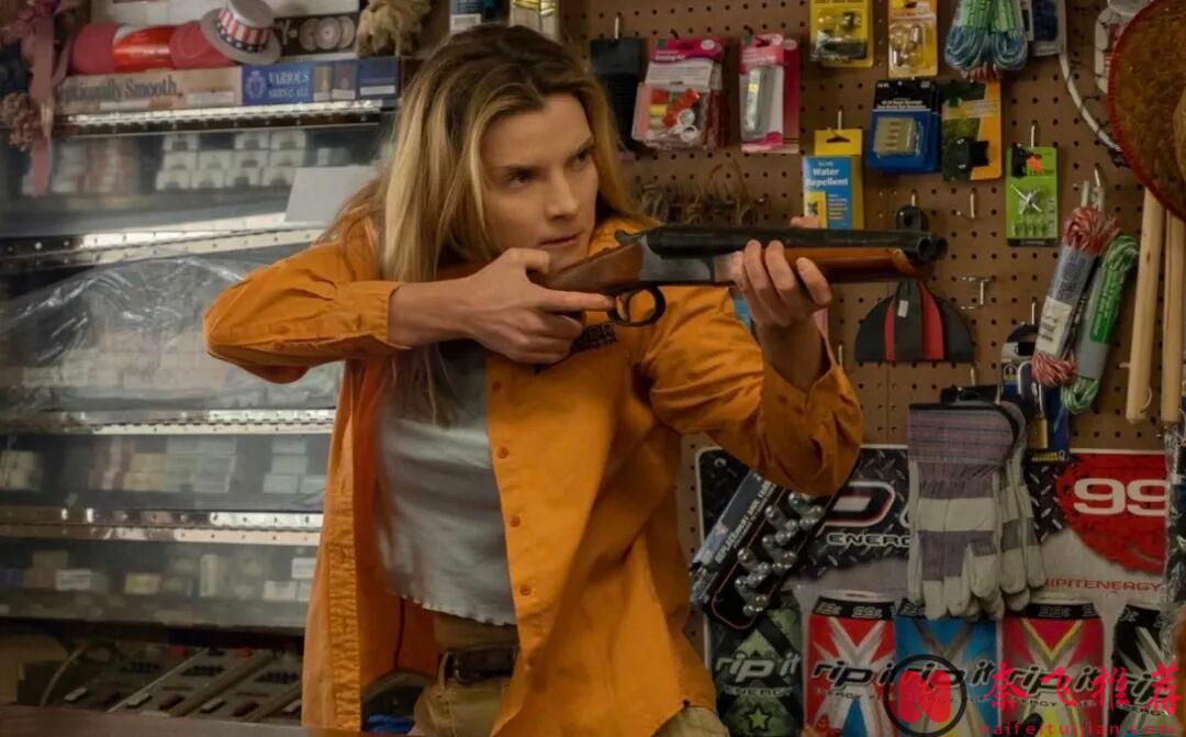 川普怒噴、全網禁播片《狩獵/獵逃生死戰/惡獵遊戲》:女主角乾淨利落的反殺,讓你腎上腺素飆升!