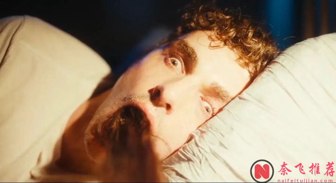 你敢想象吗？  那些说着"永远不分开"的情侣，最终真的会长成血肉模糊的连体怪物