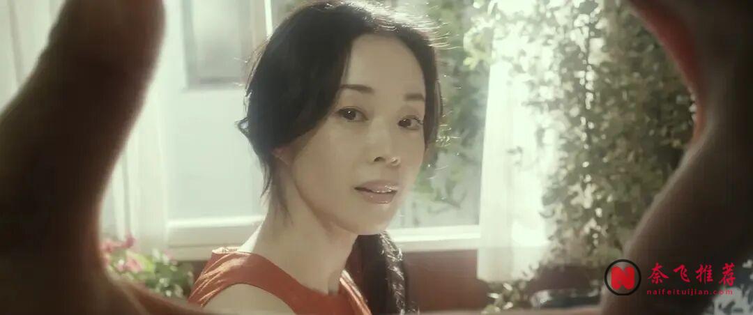 5部艺术成分很高的尺度电影,剧情比较离谱,很多人未必看得懂